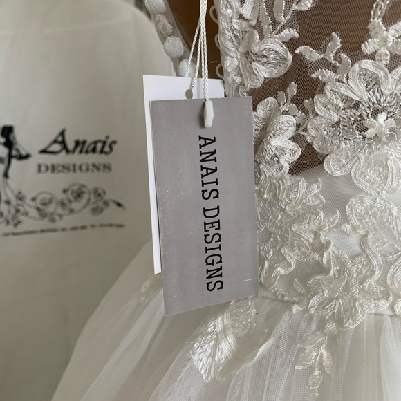 Brand new never work gorgeous ball gown off the shoulder wedding dress - Picture 9 of 16